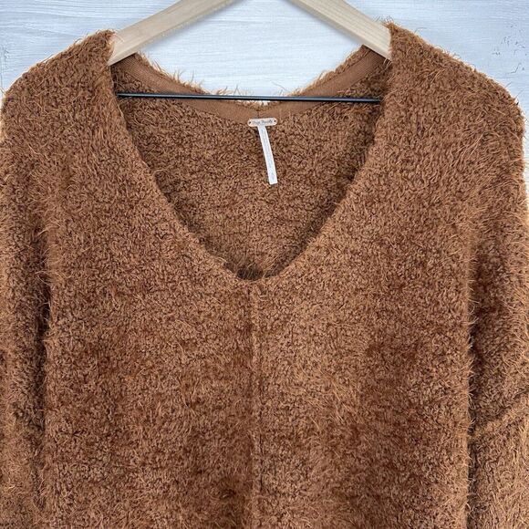 Free People Icing Pullover Sweater S Brown V Neck Eyelash Knit Fluffy Slouchy - Picture 3 of 16